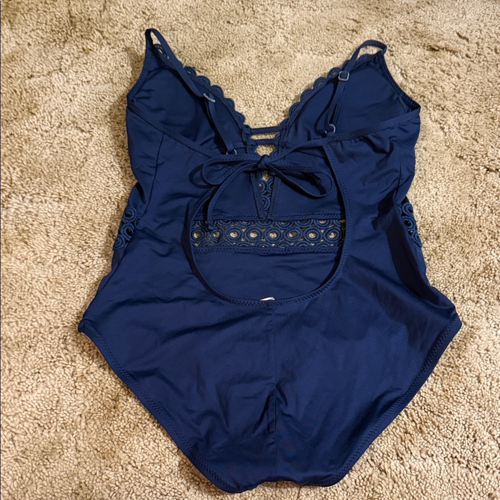 Becca high cut large blue swim suit - Picture 3 of 4